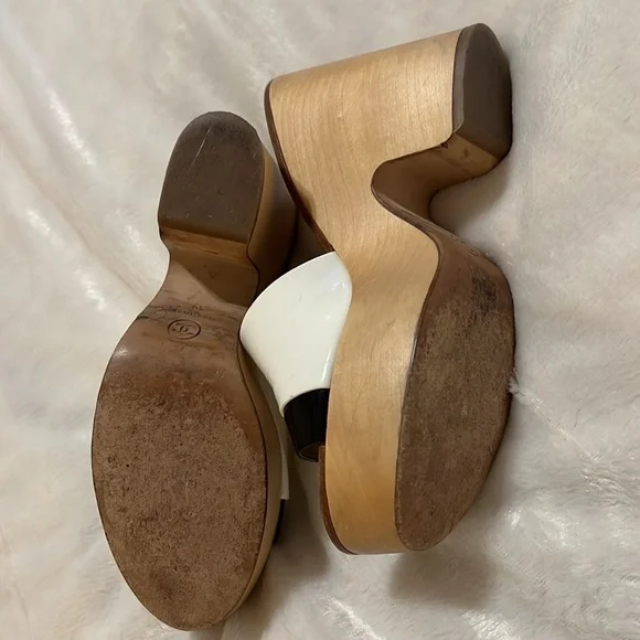 HP🎉🎉Chanel patent leather platform logo wedges - Picture 5 of 8